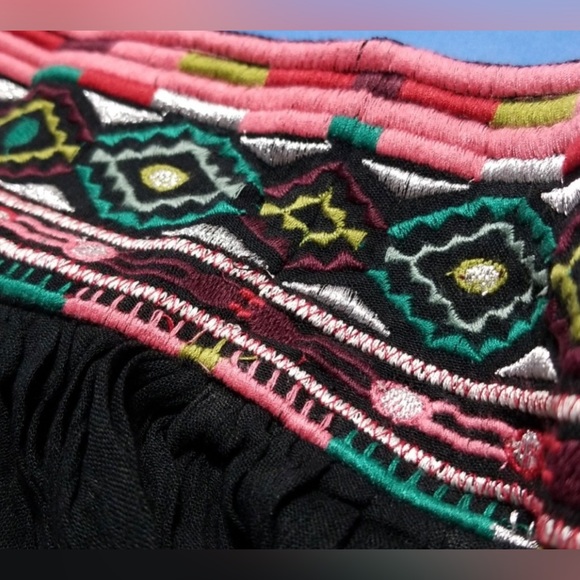 NWT Romeo + Juliet Couture Skater Black
Skirt size M - Picture 5 of 8